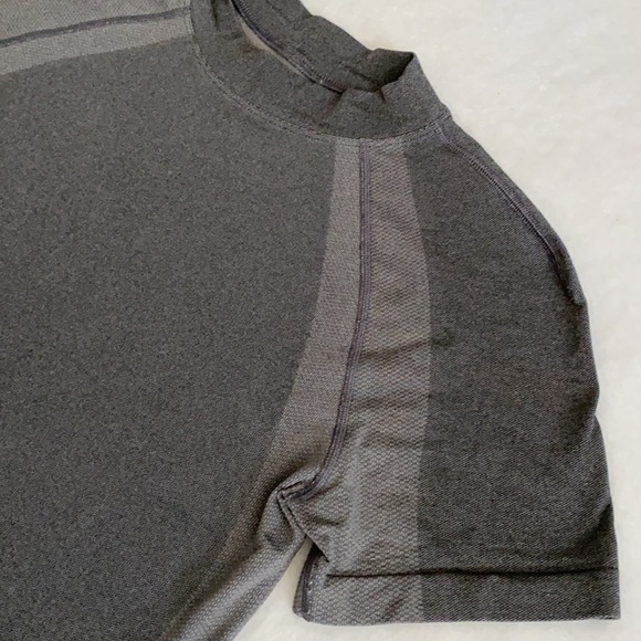 Lululemon | Seamless Training Short Sleeve Shirt LW3GAUS Gull Grey (10) - Picture 6 of 15